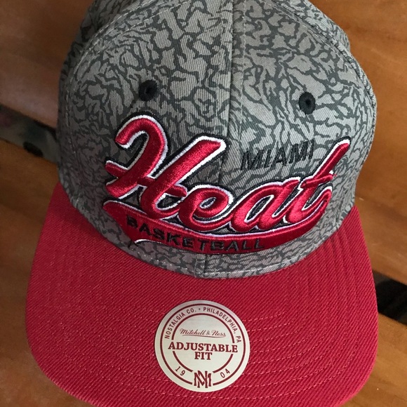 🌊Miami Heat Adjustable Fit Hat🌊 - Picture 3 of 6